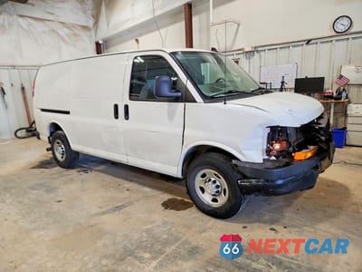 Czwarte zdjęcie samochodu z boku: 2016 CHEV EXPRESS G2500 VIN:1GCWGAFF1G1214345 - miniatura