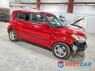 Czwarte zdjęcie samochodu z boku: 2011 KIA SOUL + VIN:KNDJT2A20B7316354 - miniatura