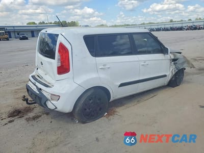 Trzecie zdjęcie samochodu z tyłu: 2013 KIA SOUL BASE VIN:KNDJT2A56D7544968 - miniatura