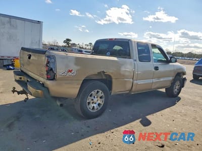 Trzecie zdjęcie samochodu z tyłu: 2004 GMC NEW SIERRA K1500 VIN:2GTEK19T341203056 - miniatura