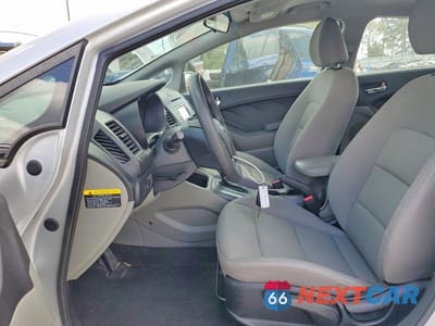 Zdjęcie 7 z 11 samochodu: 2016 KIA FORTE LX VIN:KNAFX4A6XG5550767 - miniatura