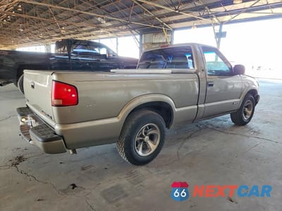 Trzecie zdjęcie samochodu z tyłu: 2001 CHEVROLET S TRUCK S10 VIN:1GCCS14571K144136 - miniatura