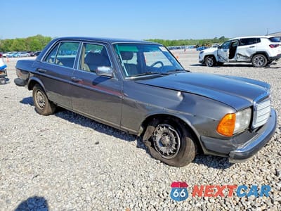Czwarte zdjęcie samochodu z boku: 1983 MERCEDES-BENZ 300 DT VIN:WDBAB33A0DB016776 - miniatura