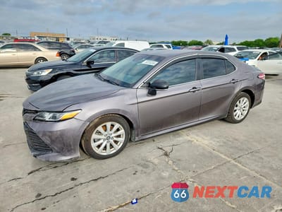 2018 TOYOTA CAMRY LE 4T1B11HK1JU613848 - główne zdjęcie licytacji z USA - miniatura
