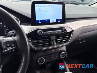 Zdjęcie 9 z 12 samochodu: 2021 FORD ESCAPE SE VIN:1FMCU9G64MUA36252 - miniatura