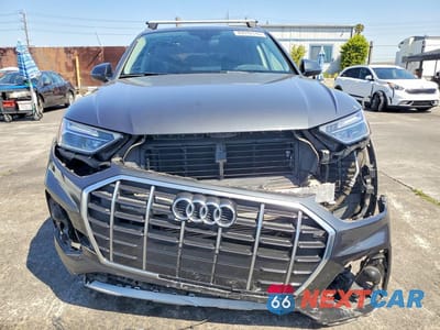 Piąte zdjęcie samochodu w środku: 2021 AUDI Q5 PREMIUM VIN:WA1AAAFY0M2022539 - miniatura
