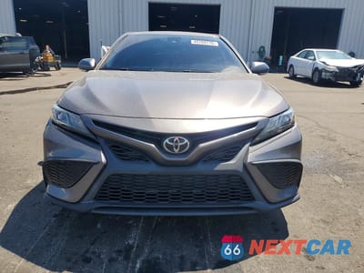 Piąte zdjęcie samochodu w środku: 2021 TOYOTA CAMRY SE VIN:4T1T11AK8MU577689 - miniatura