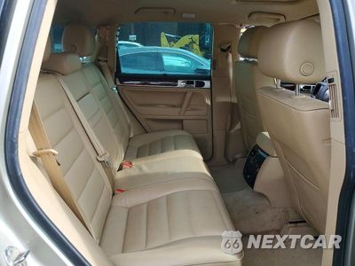 Zdjęcie 10 z 12 samochodu: 2005 VOLKSWAGEN TOUAREG 4.2 VIN:WVGCM77L25D005612 - miniatura