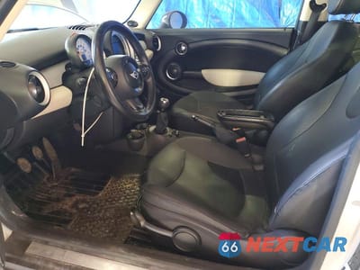 Zdjęcie 7 z 12 samochodu: 2011 MINI COOPER VIN:WMWSU3C54BT181723 - miniatura