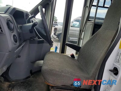 Zdjęcie 7 z 10 samochodu: 2016 FORD ECONOLINE E350 SUPER DUTY CUTAWAY VAN VIN:1FDEE3FL8GDC03520 - miniatura