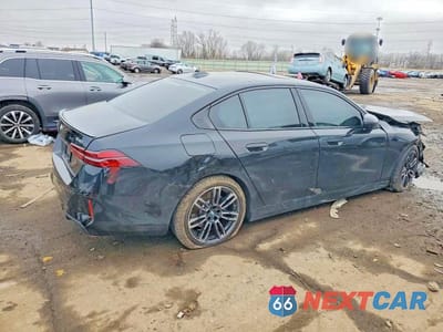 Trzecie zdjęcie samochodu z tyłu: 2024 BMW 530 XI VIN:WBA53FJ08RCR95697 - miniatura