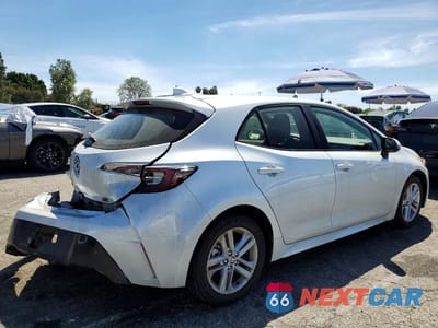 Trzecie zdjęcie samochodu z tyłu: 2021 TOYOTA COROLLA HATCHBACK SE VIN:JTND4MBE5M3122522 - miniatura