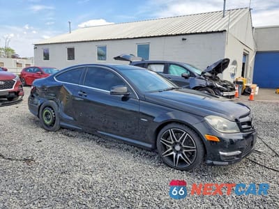 Czwarte zdjęcie samochodu z boku: 2014 MERCEDES-BENZ C 250 VIN:WDDGJ4HB5EG289969 - miniatura