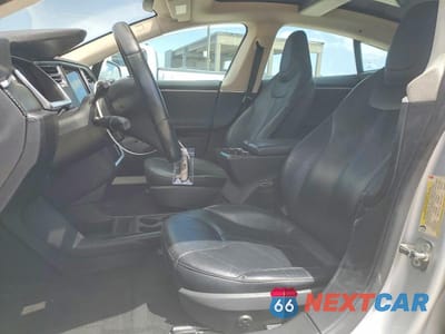 Zdjęcie 7 z 13 samochodu: 2013 TESLA MODEL S VIN:5YJSA1CN4DFP04115 - miniatura