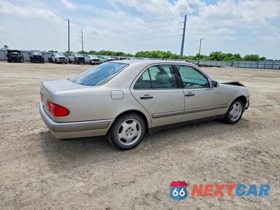 Trzecie zdjęcie samochodu z tyłu: 1997 MERCEDES-BENZ E 420 VIN:WDBJF72F8VA316324 - miniatura