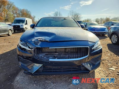 Piąte zdjęcie samochodu w środku: 2020 VOLVO S60 T6 MOMENTUM VIN:7JRA22TK5LG041874 - miniatura