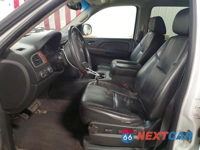 Zdjęcie 7 z 13 samochodu: 2008 CHEV SUBURBAN VIN:1GNFK16318J232678 - miniatura