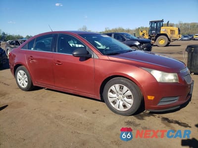 Czwarte zdjęcie samochodu z boku: 2012 CHEVROLET CRUZE LS VIN:1G1PC5SH5C7316911 - miniatura