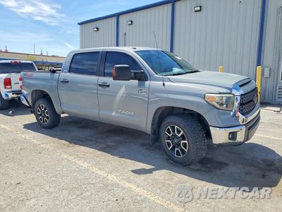 Czwarte zdjęcie samochodu z boku: 2018 TOYOTA TUNDRA CREWMAX SR5 VIN:5TFDY5F10JX730328 - miniatura