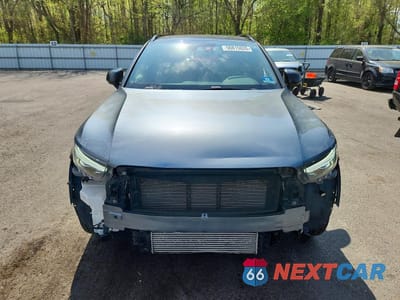 Piąte zdjęcie samochodu w środku: 2019 VOLVO XC40 T5 R-DESIGN VIN:YV4162UM9K2117222 - miniatura