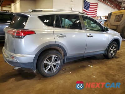 Trzecie zdjęcie samochodu z tyłu: 2018 TOYOTA RAV4 XLE VIN:2T3RFREV8JW761886 - miniatura