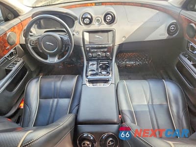Zdjęcie 8 z 12 samochodu: 2017 JAGUAR XJ VIN:SAJWJ1CD6H8W12665 - miniatura