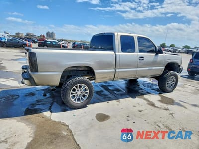 Trzecie zdjęcie samochodu z tyłu: 2005 CHEVROLET SILVERADO K1500 VIN:1GCEK19V95Z104784 - miniatura