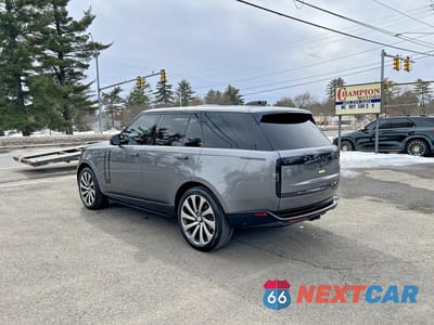 Trzecie zdjęcie samochodu z tyłu: 2023 LAND ROVER RANGE ROVER SE VIN:SALKP9E71PA010516 - miniatura