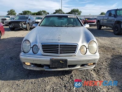 Piąte zdjęcie samochodu w środku: 2000 MERCEDES-BENZ CLK 320 VIN:WDBLJ65GXYF157240 - miniatura