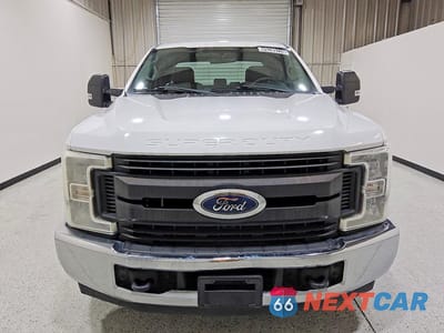 Piąte zdjęcie samochodu w środku: 2018 FORD F250 SUPER DUTY VIN:1FT7X2A6XJEB98034 - miniatura