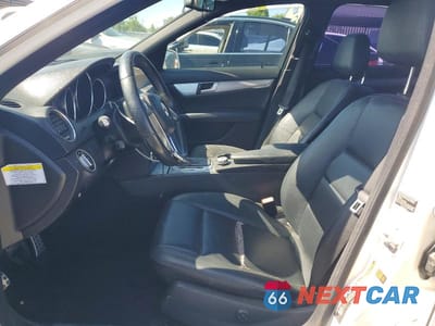 Zdjęcie 7 z 11 samochodu: 2013 MERCEDES-BENZ C 250 VIN:WDDGF4HB9DA779219 - miniatura