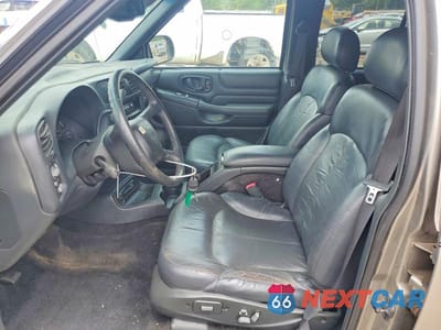 Zdjęcie 7 z 13 samochodu: 2001 CHEVROLET BLAZER VIN:1GNCS13W812184386 - miniatura