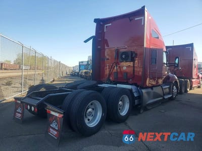 Czwarte zdjęcie samochodu z boku: 2020 KENWORTH CONSTRUCTION T680 VIN:1XKYDP9X9LJ410668 - miniatura
