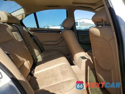 Zdjęcie 10 z 12 samochodu: 2005 BMW 325 I VIN:WBAET37445NJ86978 - miniatura