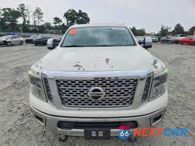 Piąte zdjęcie samochodu w środku: 2016 NISSAN TITAN XD SL VIN:1N6BA1F45GN508190 - miniatura
