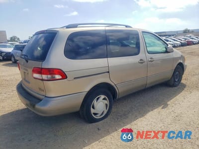 Trzecie zdjęcie samochodu z tyłu: 2002 TOYOTA SIENNA VIN:4T3ZF13C22U481739 - miniatura