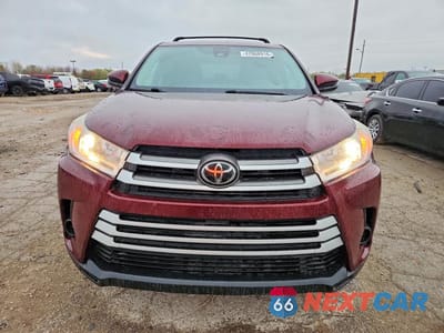 Piąte zdjęcie samochodu w środku: 2017 TOYOTA HIGHLANDER LE VIN:5TDZZRFHXHS209754 - miniatura