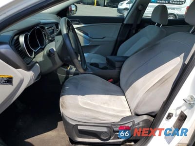 Zdjęcie 7 z 12 samochodu: 2011 KIA OPTIMA LX VIN:KNAGM4A74B5073509 - miniatura