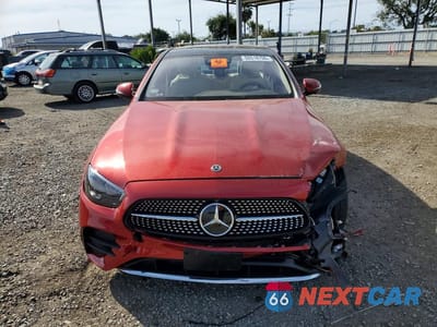 Piąte zdjęcie samochodu w środku: 2021 MERCEDES-BENZ E 350 VIN:W1KZF8DB4MA878956 - miniatura