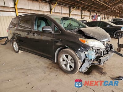 Czwarte zdjęcie samochodu z boku: 2019 TOYOTA SIENNA LE VIN:5TDKZ3DC1KS997191 - miniatura