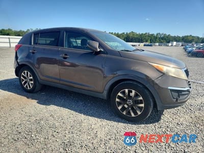 Czwarte zdjęcie samochodu z boku: 2015 KIA SPORTAGE LX VIN:KNDPB3AC7F7673158 - miniatura