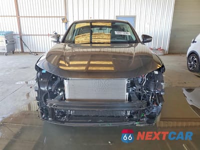 Piąte zdjęcie samochodu w środku: 2025 AUDI Q5 SPORTBACK PREMIUM PLUS VIN:WA1EAAGU9S2098321 - miniatura
