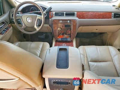 Zdjęcie 8 z 12 samochodu: 2010 GMC YUKON XL K1500 SLT VIN:1GKUKKE33AR281903 - miniatura