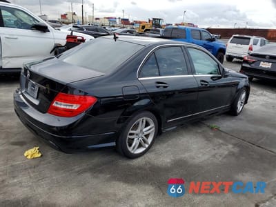 Trzecie zdjęcie samochodu z tyłu: 2013 MERCEDES-BENZ C 250 VIN:WDDGF4HB6DA851655 - miniatura