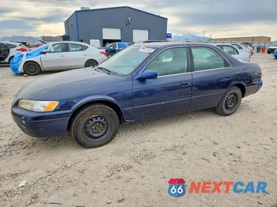 1999 TOYOTA CAMRY LE JT2BG28K3X0290095 - główne zdjęcie licytacji z USA - miniatura