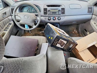 Zdjęcie 8 z 12 samochodu: 2004 TOYOTA CAMRY VIN:4T1BE32K94U908726 - miniatura