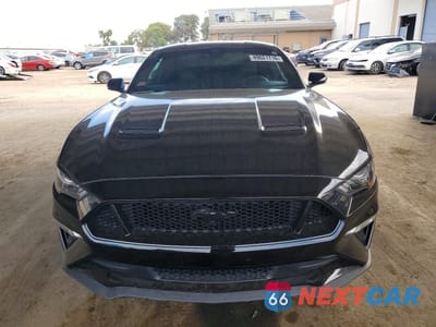 Piąte zdjęcie samochodu w środku: 2022 FORD MUSTANG GT VIN:1FA6P8CF3N5150849 - miniatura
