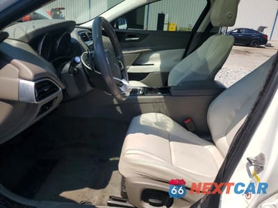 Zdjęcie 7 z 12 samochodu: 2017 JAGUAR XE VIN:SAJAR4BG4HA973613 - miniatura