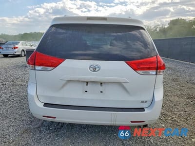 Zdjęcie 6 z 13 samochodu: 2013 TOYOTA SIENNA XLE 8-PASSENGER VIN:5TDYK3DC8DS306854 - miniatura