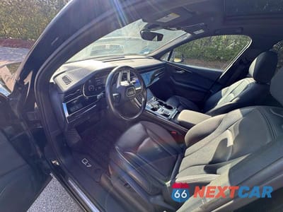 Piąte zdjęcie samochodu w środku: 2020 AUDI Q7 PREMIUM VIN:WA1AXAF79LD005957 - miniatura